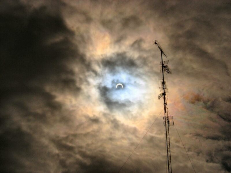 Eclipse anular del 3 de octubre de 2005 en Valladolid. / Mario Ramírez Ferrero / Wikimedia Commons