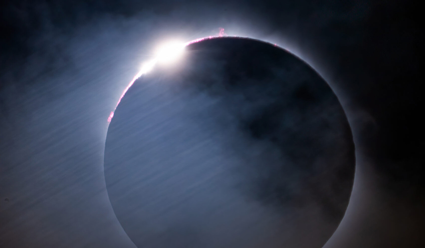Portada del libro «Los eclipses de Sol», de Alejandro Sánchez de Miguel.