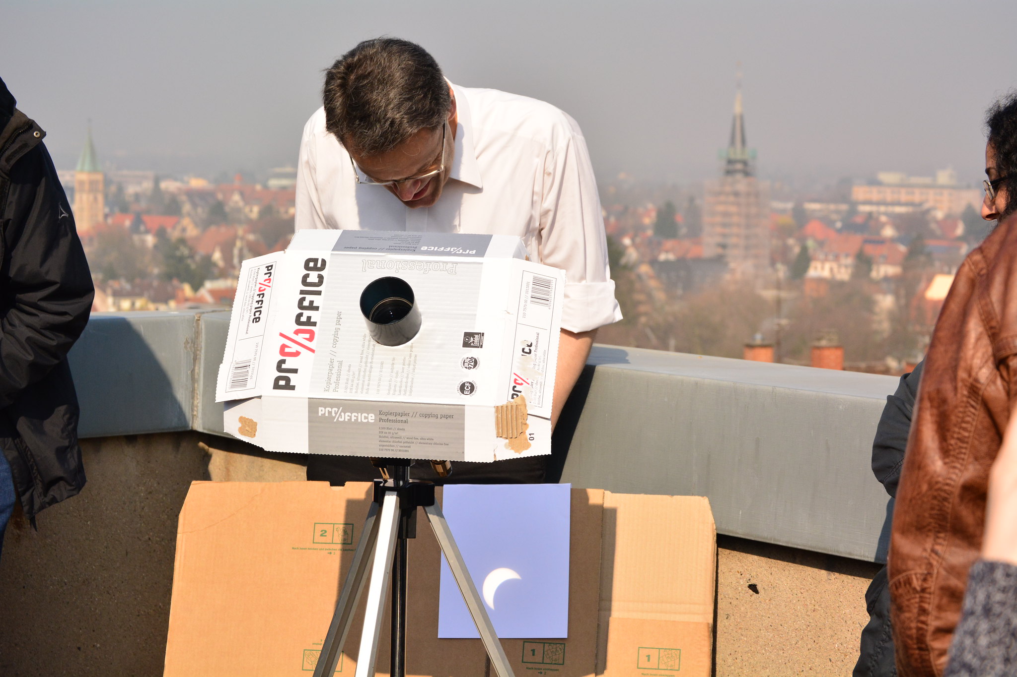 proyección del eclipse con un telescopio