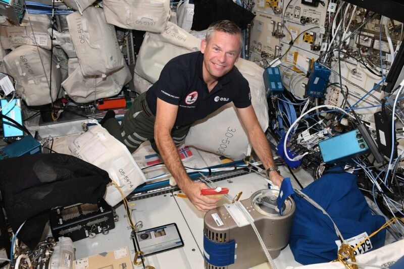 El astronauta de la ESA Andreas Mogensen en el laboratorio Columbus de la ISS