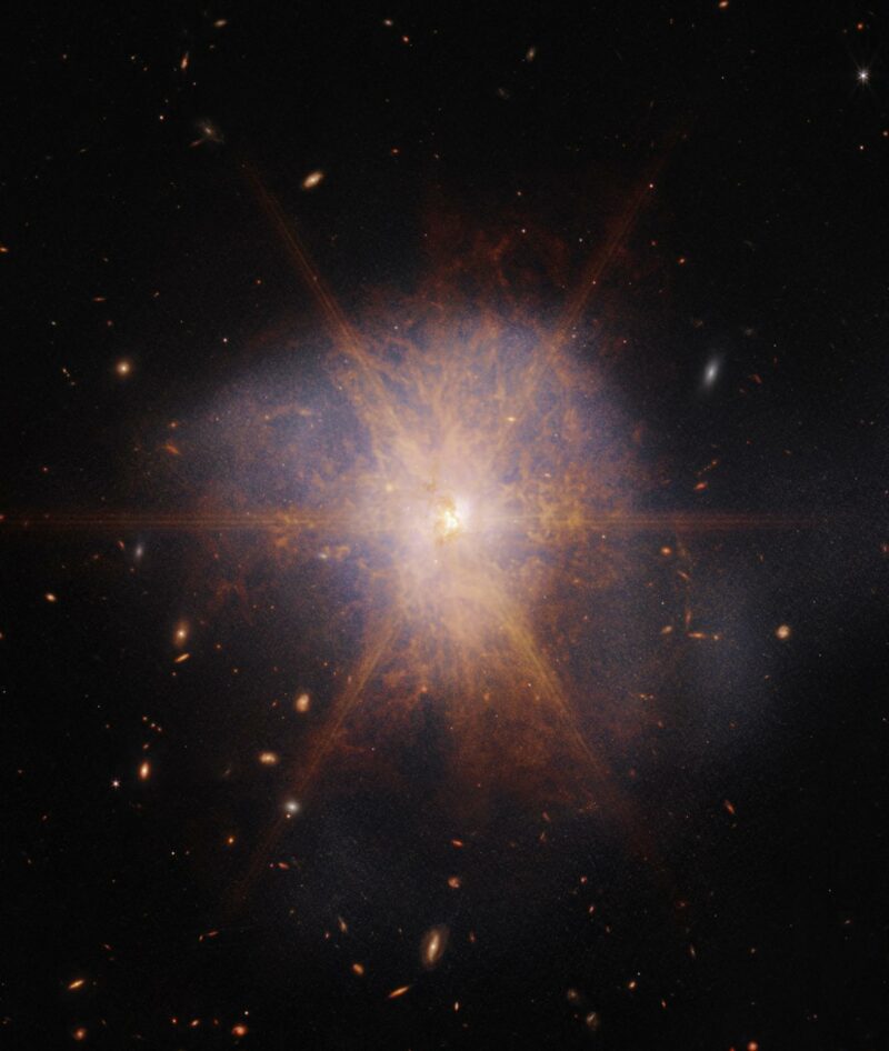 Galaxia (U)LIRG Arp 220