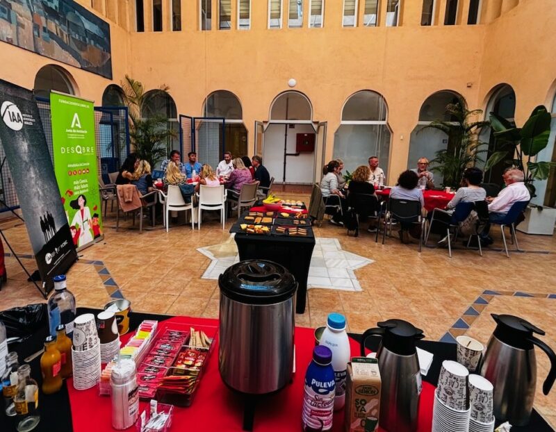 Los Cafés con Ciencia dedicados al Trío de Eclipses se han celebrado en la sede del IAA-CSIC.